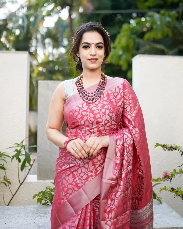 Premium_Pink_Soft_Lichi_Silk_Floral_Jacquard_Saree