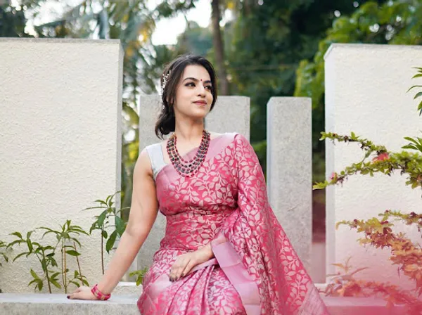 Premium_Pink_Soft_Lichi_Silk_Floral_Jacquard_Saree