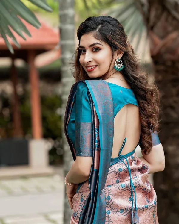 Premium_Pitch_Soft_Lichi_Silk_Saree_with_Rich_Jacquard_Woven_Pallu_&_Designer_Border