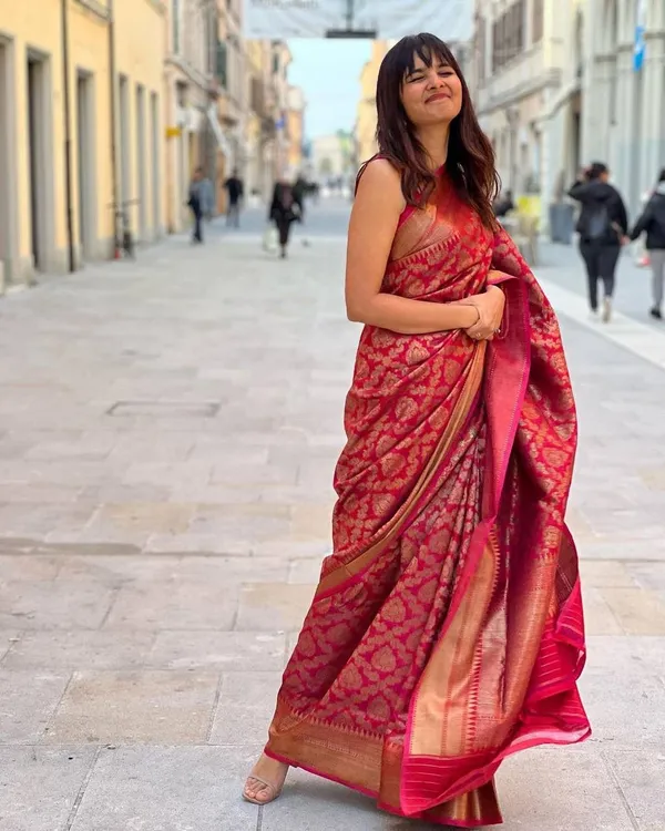 Premium_Rani_Pink_Soft_Lichi_Silk_Jacquard_Saree_with_Rich_Zari_Pallu