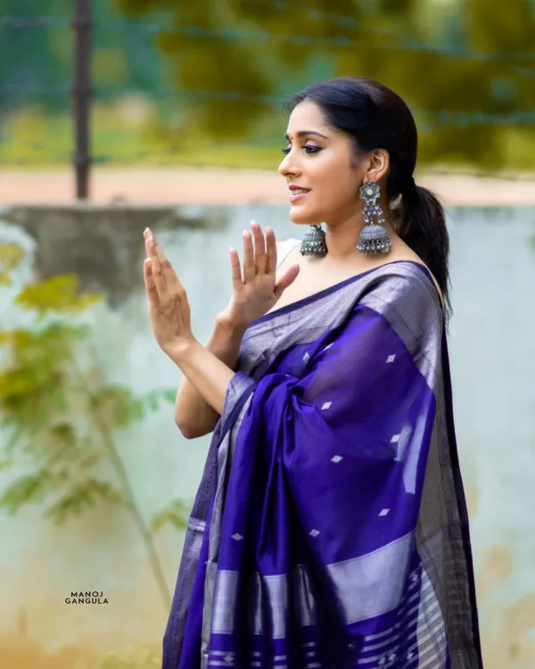 Premium_Royal_Purple_Soft_Lichi_Silk_Saree_with_Jacquard_Weaving_&_Butti_Motifs
