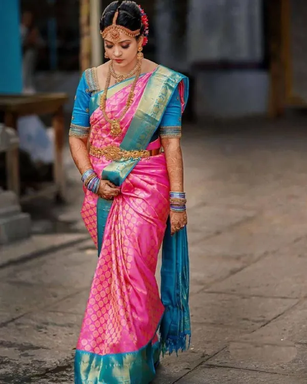 Premium_Soft_Lichi_Silk_Saree_with_All-Over_Jacquard_Weaving_&_Rich_Designer_Pallu