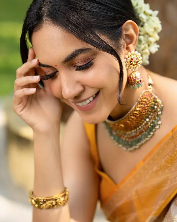 Premium_Soft_Lichi_Silk_Saree_with_All-Over_Jacquard_Work_&_Rich_Designer_Pallu