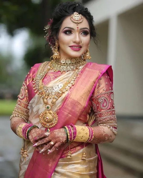 Premium_Soft_Lichi_Silk_Saree_with_Geometric_Jacquard_Design_&_Rich_Pink_Designer_Pallu