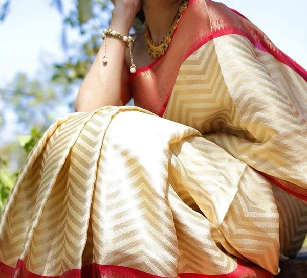 Premium_Soft_Lichi_Silk_Saree_with_Rich_Jacquard_Pallu_&_Designer_Border