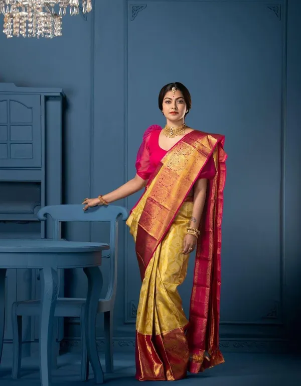 Premium_Soft_Lichi_Silk_Saree_with_Rich_Jacquard_Pallu_&_Magenta_Zari_Border