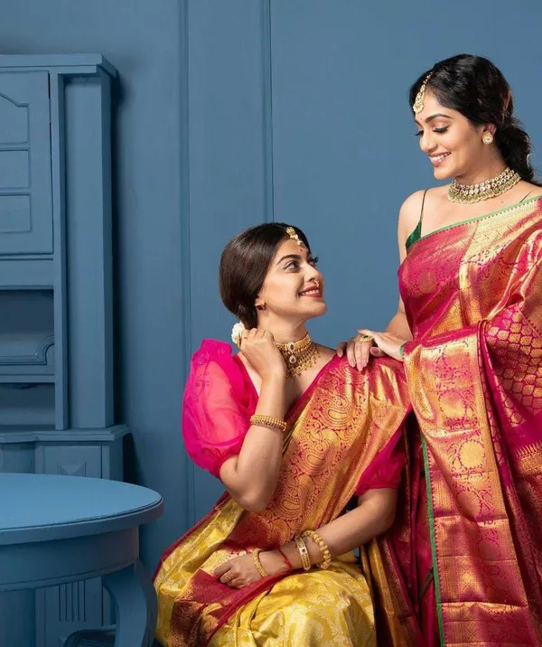 Premium_Soft_Lichi_Silk_Saree_with_Rich_Jacquard_Pallu_&_Magenta_Zari_Border