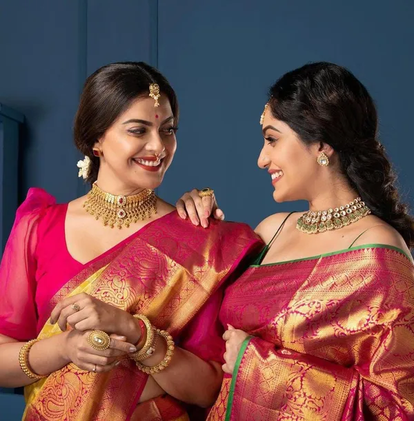 Premium_Soft_Lichi_Silk_Saree_with_Rich_Jacquard_Pallu_&_Magenta_Zari_Border