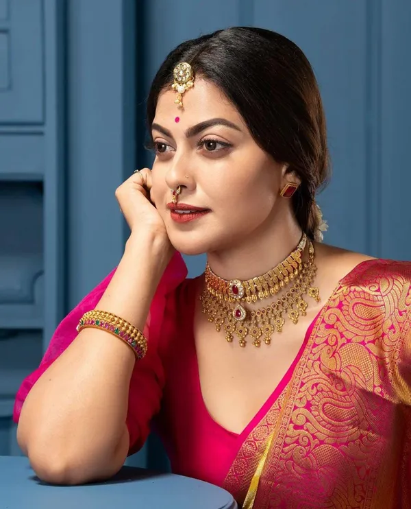 Premium_Soft_Lichi_Silk_Saree_with_Rich_Jacquard_Pallu_&_Magenta_Zari_Border