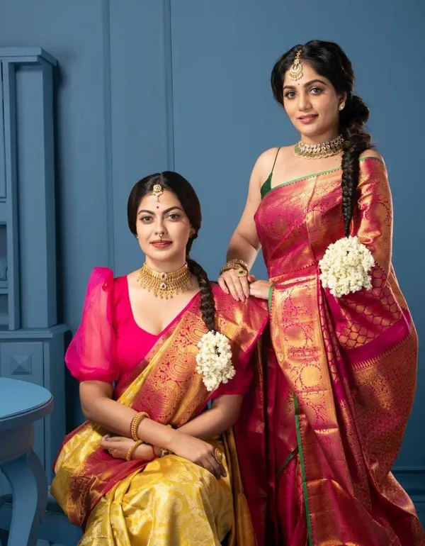 Premium_Soft_Lichi_Silk_Saree_with_Rich_Jacquard_Pallu_&_Magenta_Zari_Border