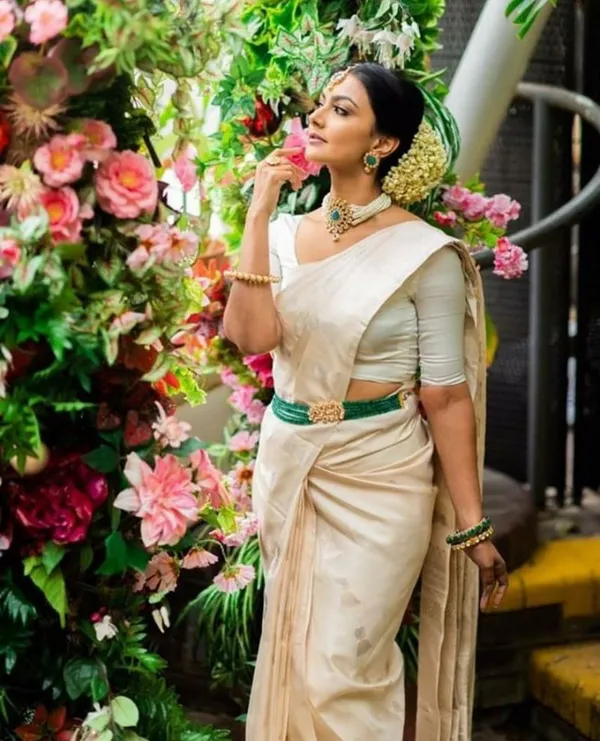 Premium_Soft_Lichi_Silk_Saree_with_Rich_Pallu_&_All-Over_Jacquard_Work