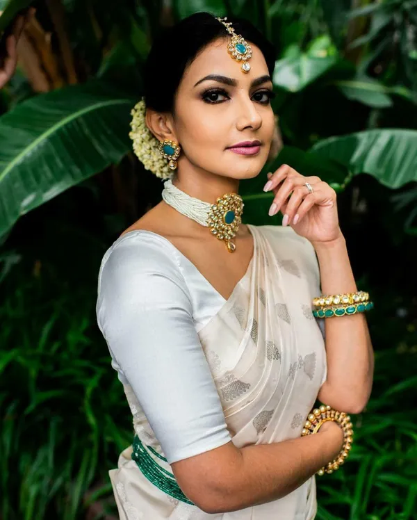 Premium_Soft_Lichi_Silk_Saree_with_Rich_Pallu_&_All-Over_Jacquard_Work