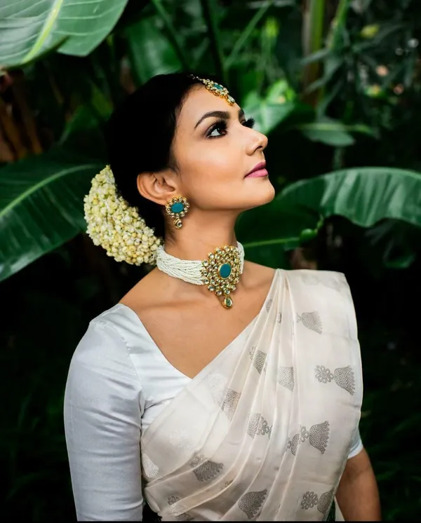 Premium_Soft_Lichi_Silk_Saree_with_Rich_Pallu_&_All-Over_Jacquard_Work