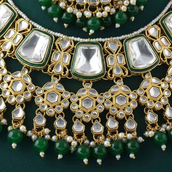 Radiant_Green_Color_Kundan_Necklace_Set_with_Maang_Tikka_&_Jhumka_Earrings_for_Bridal,_Wedding_&_Festive_Wear