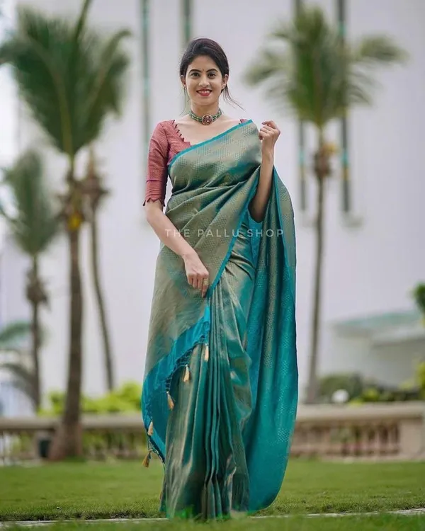 Rama_Green_Soft_Lichi_Silk_Jacquard_Saree_with_Designer_Pallu