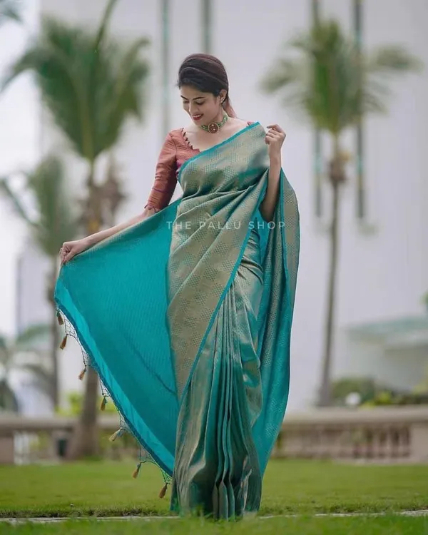 Rama_Green_Soft_Lichi_Silk_Jacquard_Saree_with_Designer_Pallu