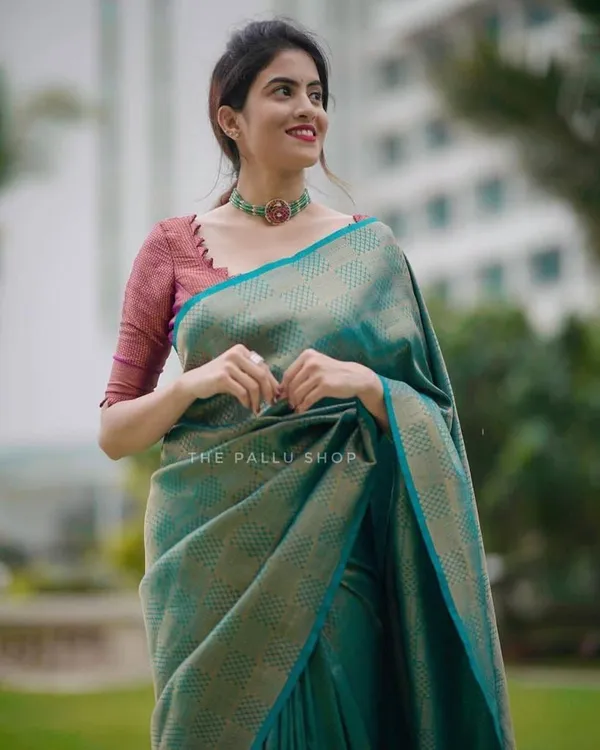 Rama_Green_Soft_Lichi_Silk_Jacquard_Saree_with_Designer_Pallu