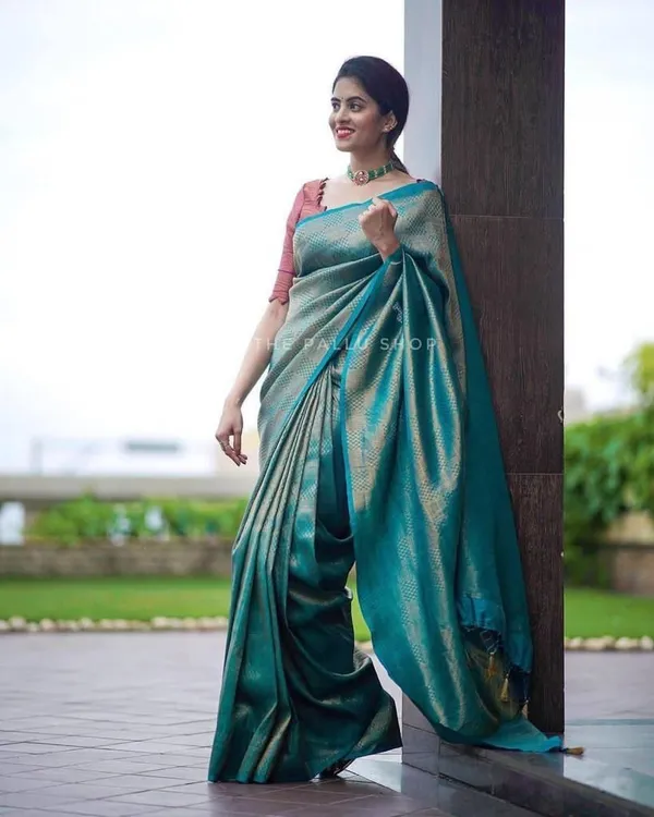 Rama_Green_Soft_Lichi_Silk_Jacquard_Saree_with_Designer_Pallu