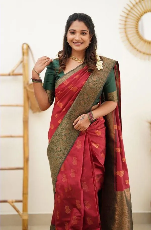 Elegant_Red_Lichi_Silk_Saree_with_Rich_Jacquard_Pallu_&_Border