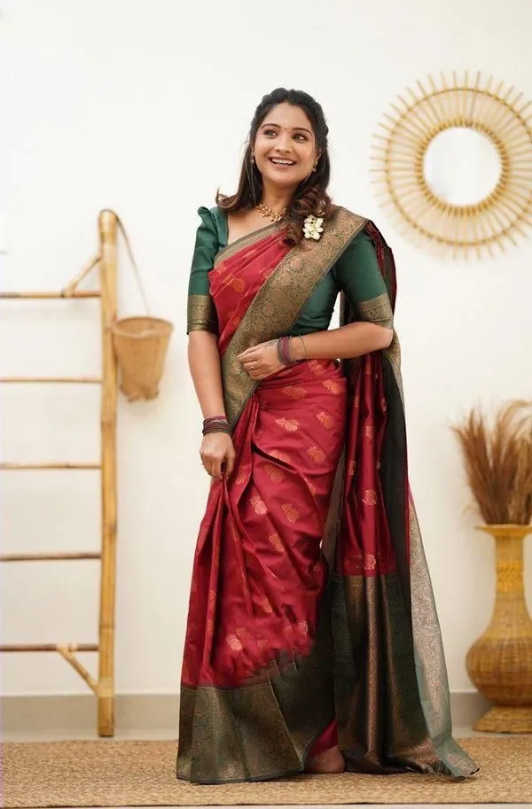Elegant_Red_Lichi_Silk_Saree_with_Rich_Jacquard_Pallu_&_Border