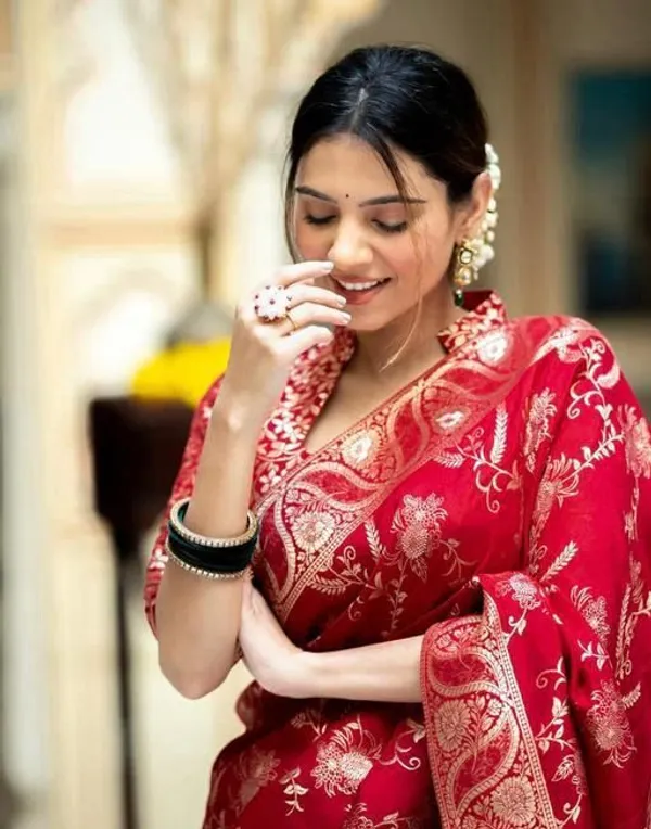 Red_Wine_Soft_Silk_Saree_with_Floral_Jacquard_Weaving,_Rich_Pallu_&_Designer_Border