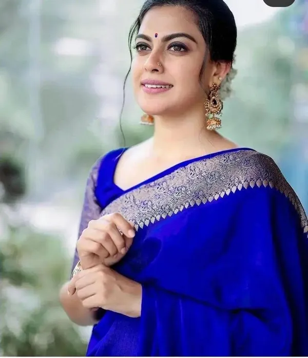 Royal_Blue_Lichi_Silk_Saree_with_Rich_Jacquard_Pallu