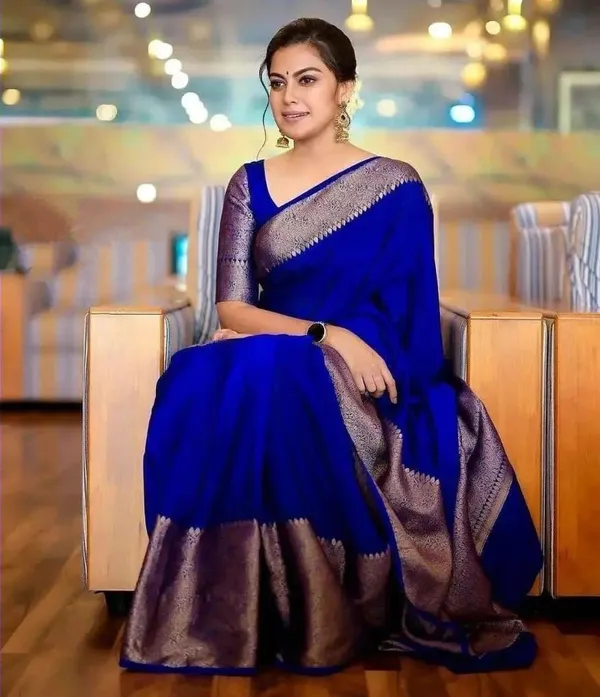 Royal_Blue_Lichi_Silk_Saree_with_Rich_Jacquard_Pallu