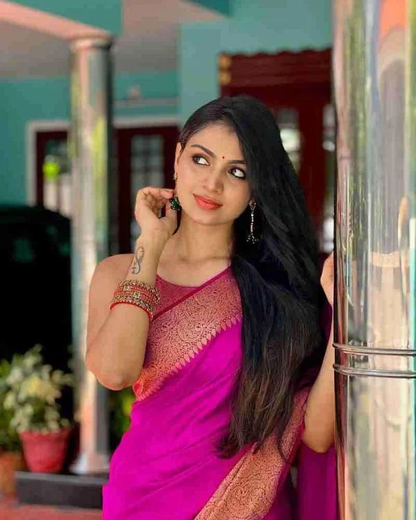 Royal_Fuchsia_Pink_Lichi_Silk_Saree_with_Rich_Jacquard_Pallu