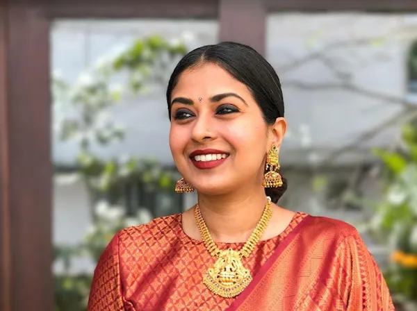Royal_Maroon_Soft_Lichi_Silk_Saree_with_Rich_Jacquard_Pallu_&_Traditional_Woven_Design
