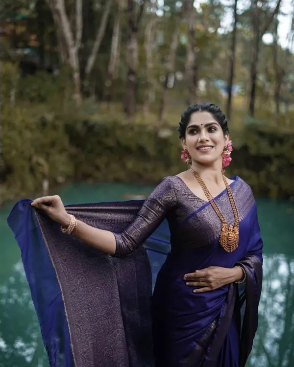 Royal_Navy_Blue_Lichi_Silk_Saree_with_Rich_Jacquard_Pallu
