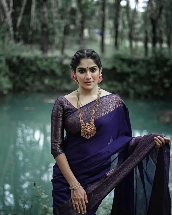 Royal_Navy_Blue_Lichi_Silk_Saree_with_Rich_Jacquard_Pallu