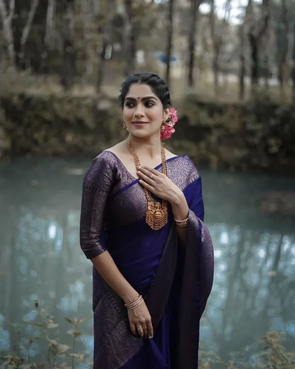 Royal_Navy_Blue_Lichi_Silk_Saree_with_Rich_Jacquard_Pallu