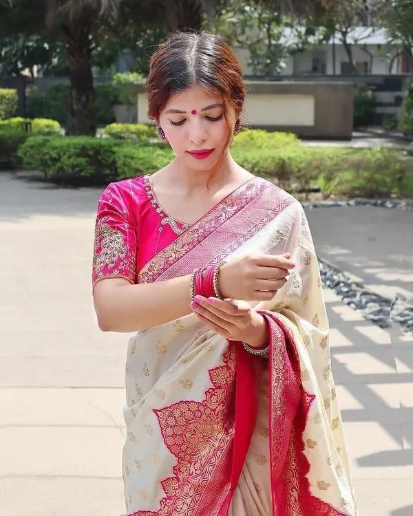Royal_Rani_Pink_&_Off-White_Soft_Lichi_Silk_Saree_with_Designer_Jacquard_Pallu