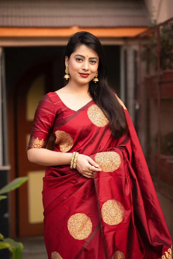 Royal_Soft_Lichi_Silk_Saree_with_Rich_Woven_Pallu_&_Jacquard_Work