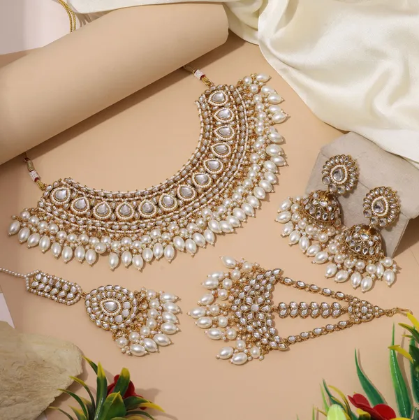 Royal_White_Kundan_Bridal_Necklace_Set_with_Pearl_Detailing,_Jhumka_Earrings,_Maang_Tikka_&_Maang_Pasa
