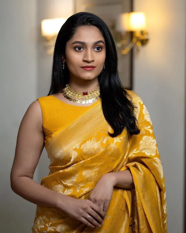 Royal_Yellow_Soft_Lichi_Silk_Designer_Saree_with_Rich_Woven_Pallu