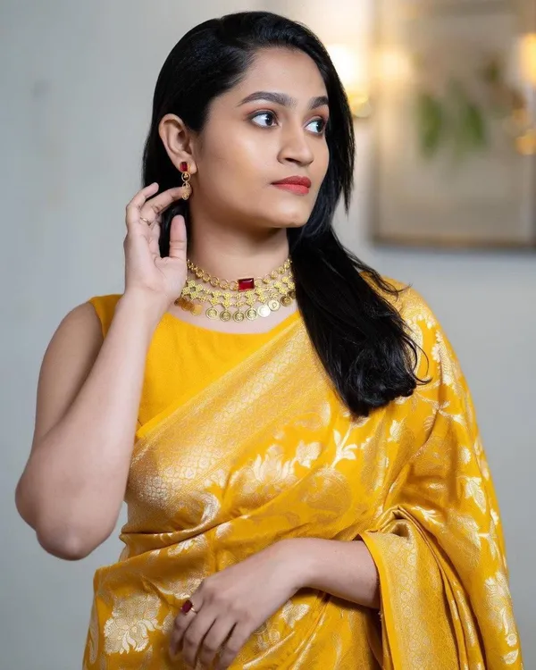 Royal_Yellow_Soft_Lichi_Silk_Designer_Saree_with_Rich_Woven_Pallu
