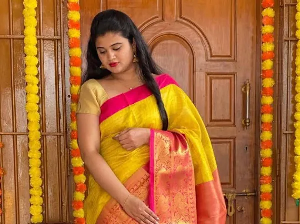 Royal_Yellow_Soft_Lichi_Silk_Saree_with_Rich_Peach_Pallu_&_All-Over_Jacquard_Weaving