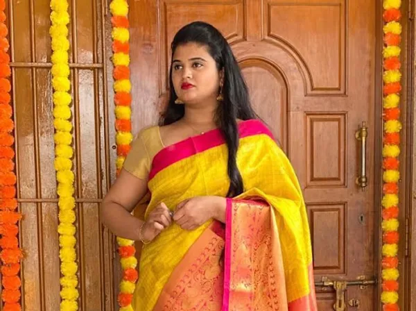 Royal_Yellow_Soft_Lichi_Silk_Saree_with_Rich_Peach_Pallu_&_All-Over_Jacquard_Weaving