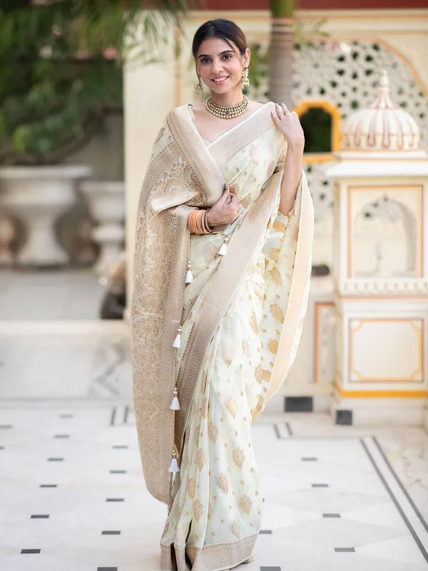 Soft_Lichi_Silk_Saree_in_Ivory_Cream_with_Rich_Jacquard_Pallu_&_Heavy_Brocade_Blouse________________________________________|