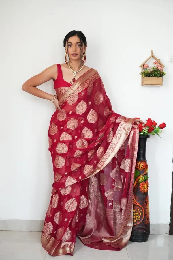 Soft_Lilan_Slab_Saree_with_Golden_Woven_Motifs