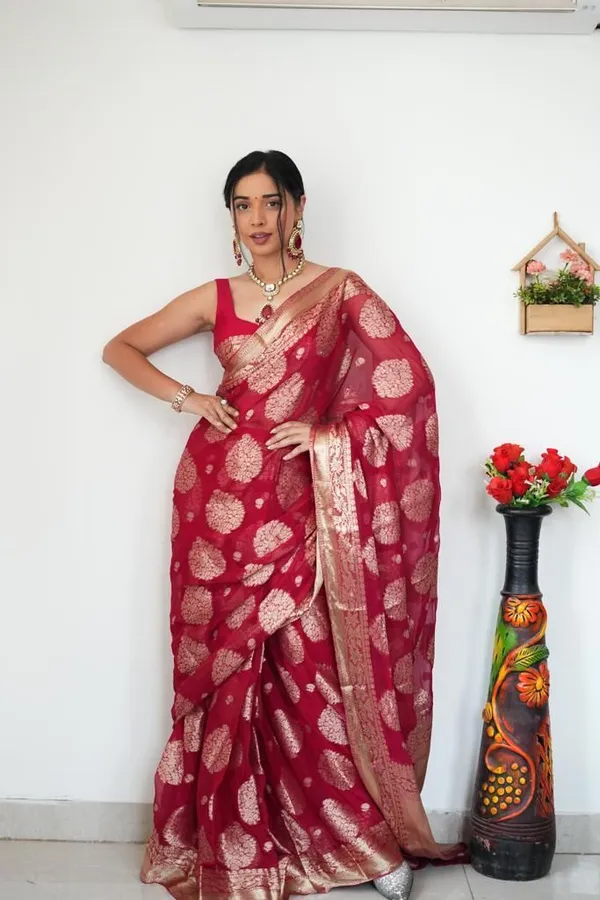 Soft_Lilan_Slab_Saree_with_Golden_Woven_Motifs