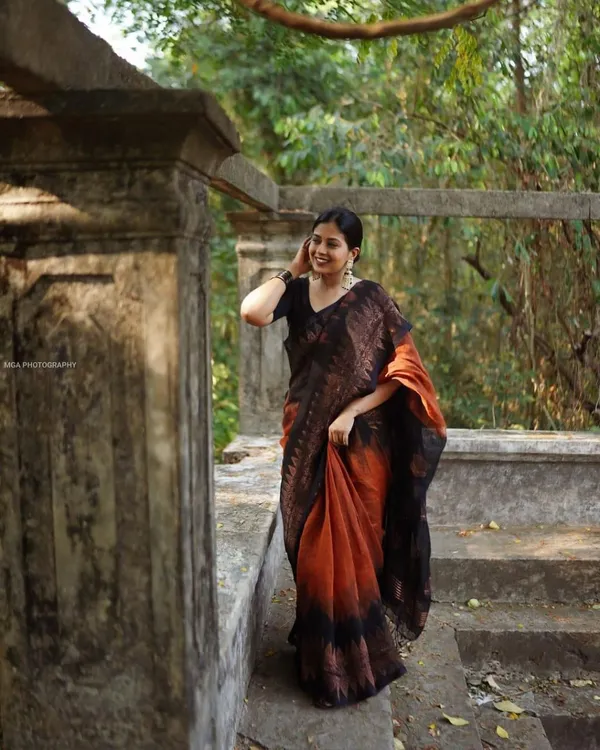 Soft_Lilan_Slab_Saree_with_Rich_Golden_Weaving_&_Designer_Woven_Pallu_–_Rust_Orange_&_Black