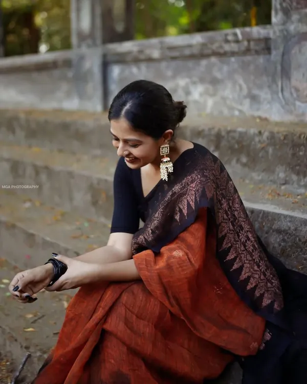 Soft_Lilan_Slab_Saree_with_Rich_Golden_Weaving_&_Designer_Woven_Pallu_–_Rust_Orange_&_Black