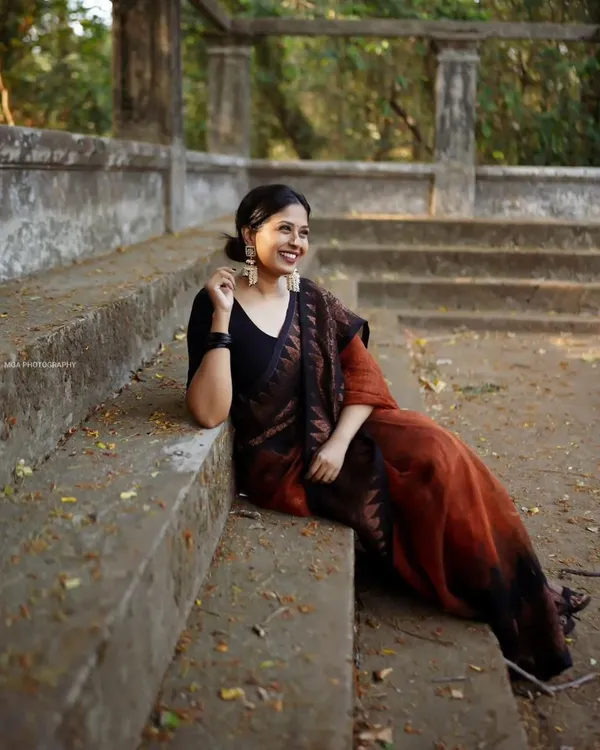 Soft_Lilan_Slab_Saree_with_Rich_Golden_Weaving_&_Designer_Woven_Pallu_–_Rust_Orange_&_Black