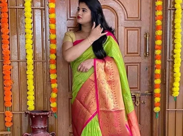 Vibrant_Green_Soft_Lichi_Silk_Saree_with_Rich_Peach_Pallu_&_Jacquard_Weaving
