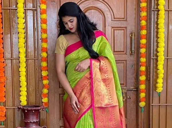 Vibrant_Green_Soft_Lichi_Silk_Saree_with_Rich_Peach_Pallu_&_Jacquard_Weaving