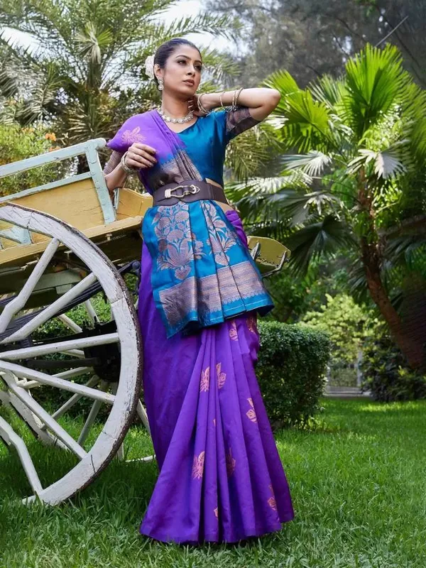 Violet_Soft_Silk_Saree_with_Rich_Blue_Floral_Designer_Pallu_&_Woven_Border