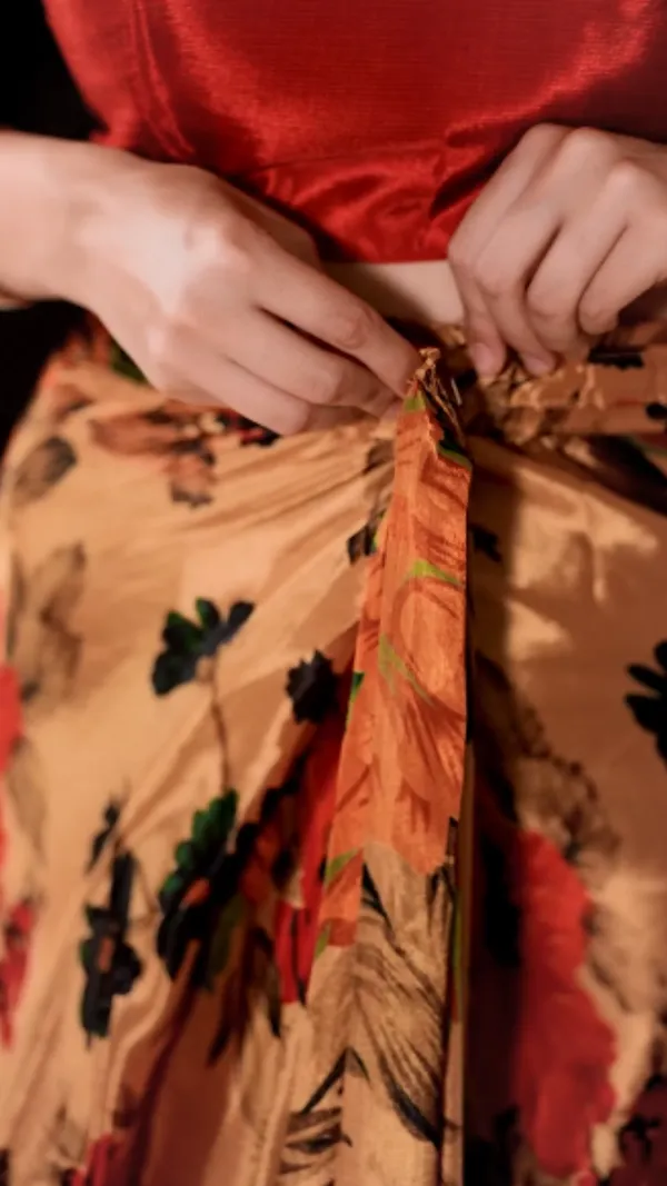 Premium_Beige_Floral_Printed_Ready-to-Wear_Saree_with_Contrast_Red_Blouse