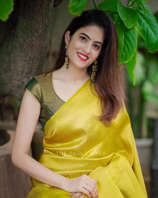 Yellow_Soft_Lichi_Silk_Saree_–_Elegant_Jacquard_Designer_Saree
